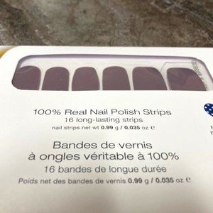 Berlin It to Win It Nail Strips